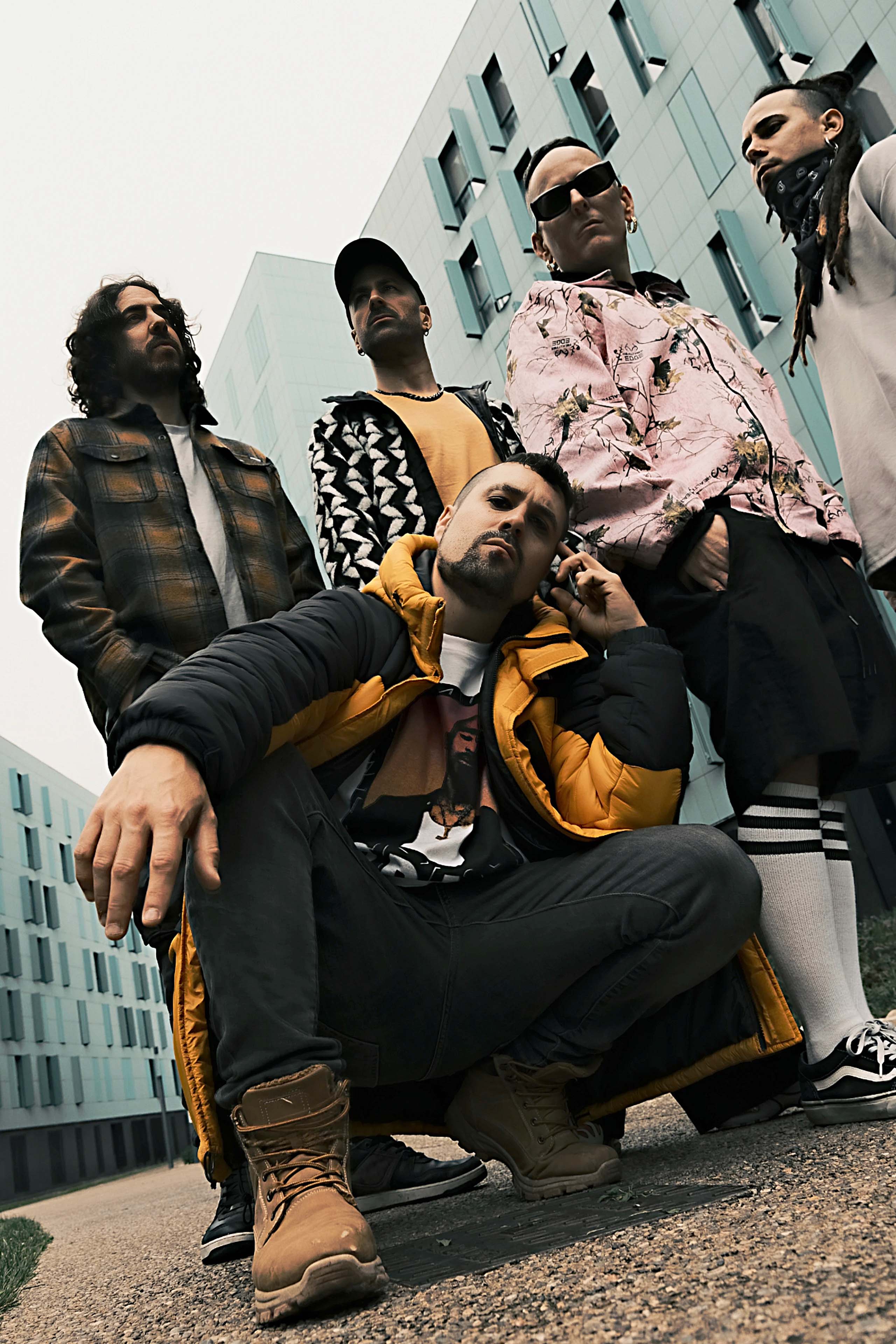 Foto de la sesión de 2026 de la banda Bourbon Kings para AbejaNegra